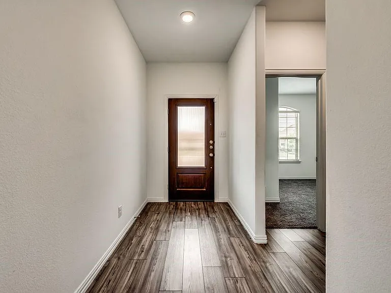 5836 Priory Dr — Photo 5