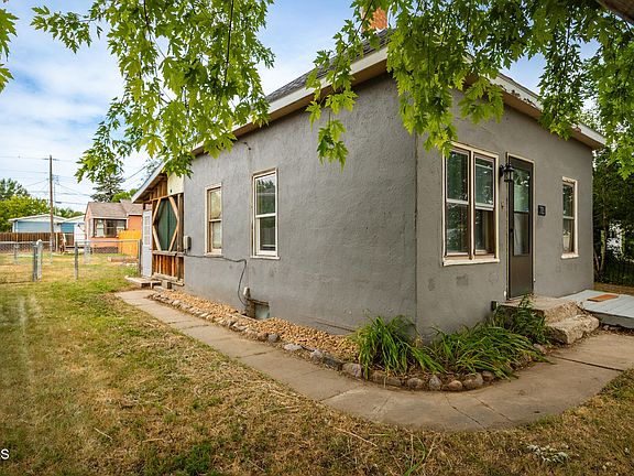 3rd image of 705 6th Ave W