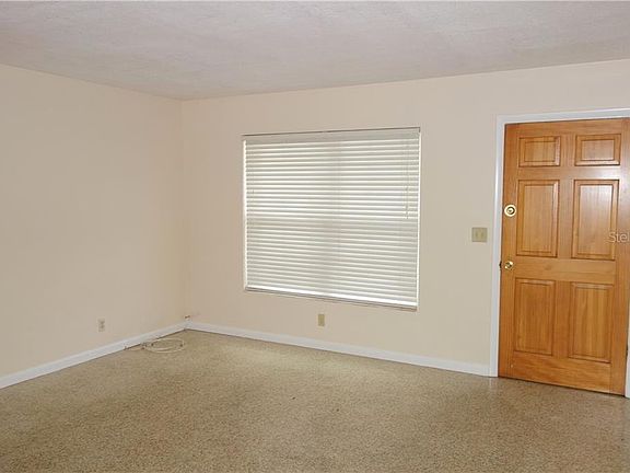 3rd image of 1370 Regina Dr W