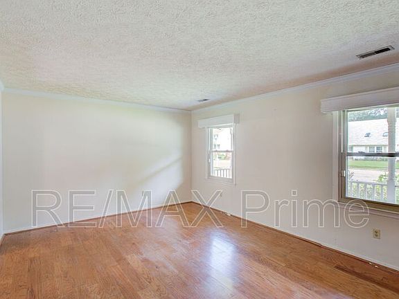 3rd image of 71 Michaels Woods Dr