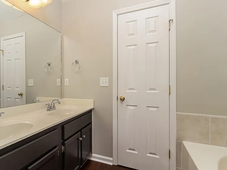 1126 Poplar Hollow Rd — Photo 13