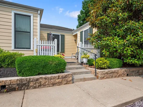 3245 Canal St, Saint Charles, MO 63301