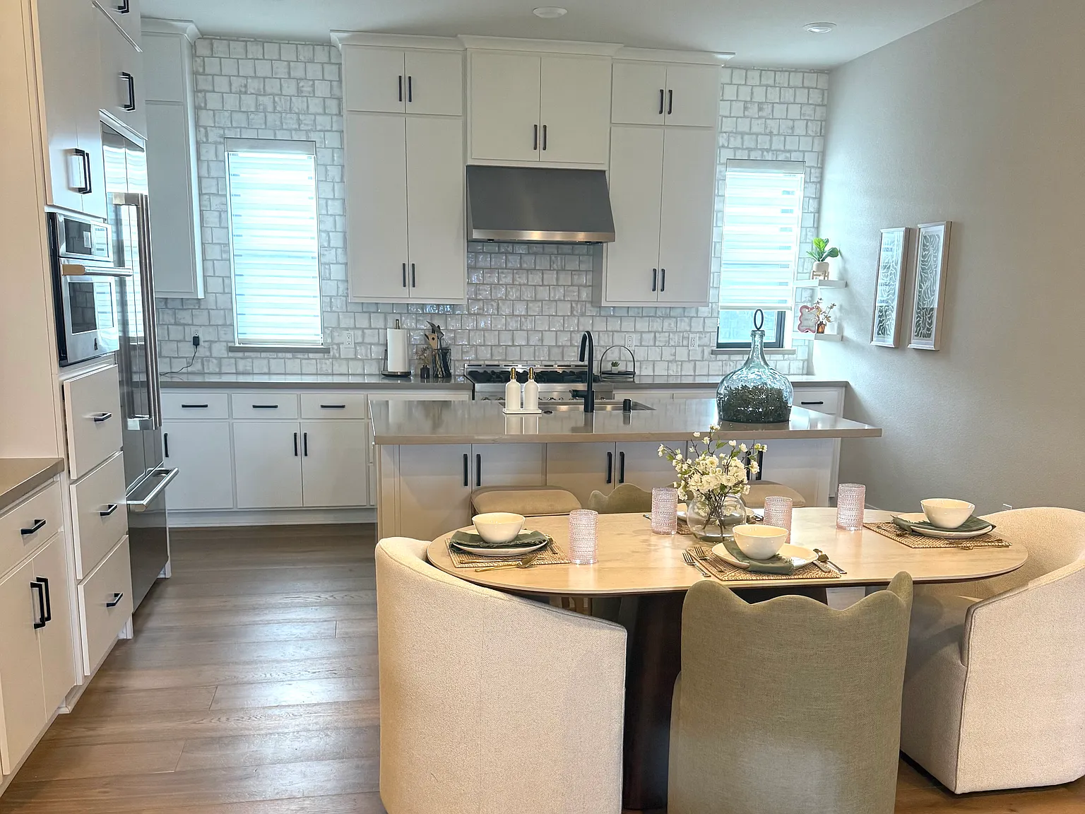 2 bed, 2.5 bath, 2000 sqft, $5,600 — Photo 4