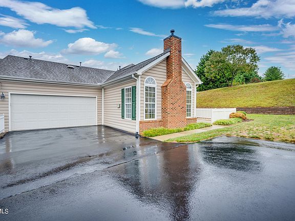 3rd image of 112 Avonlea Pl #112