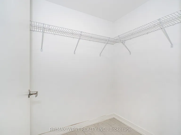 4010 Eglinton Ave W #815 — Photo 9
