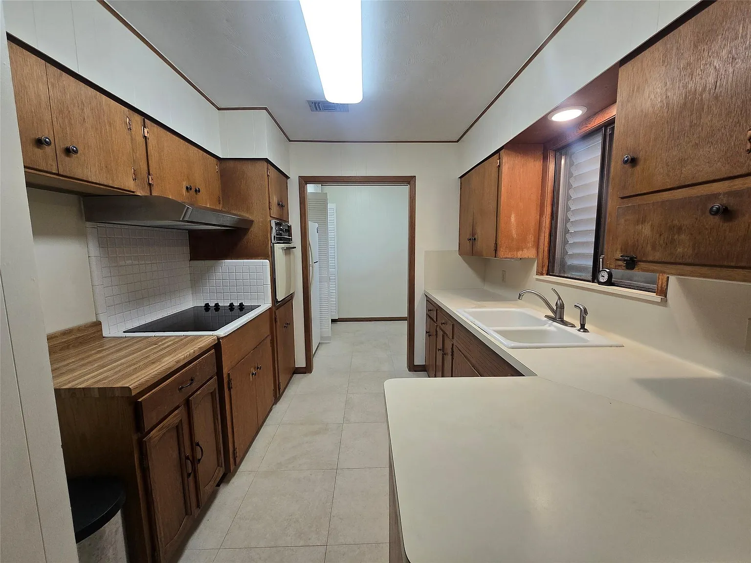 3 bed, 1.5 bath, 1261 sqft, $1,850 — Photo 3