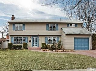 42 Cranford Rd, Plainview, NY 11803