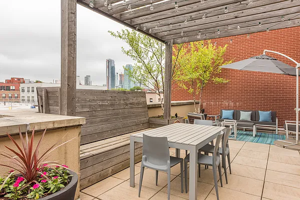 Sold by Modern Spaces | media 10