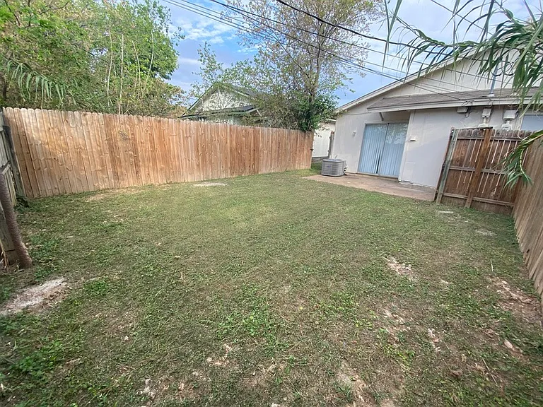 4811 Houghton Ave — Photo 14
