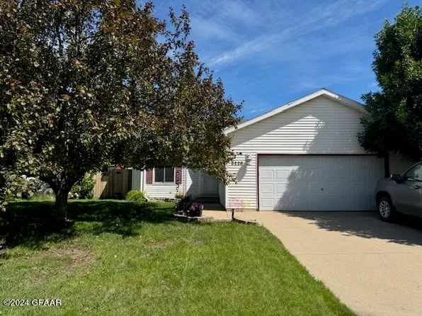 5226 9th Ave N, Grand Forks, ND 58203