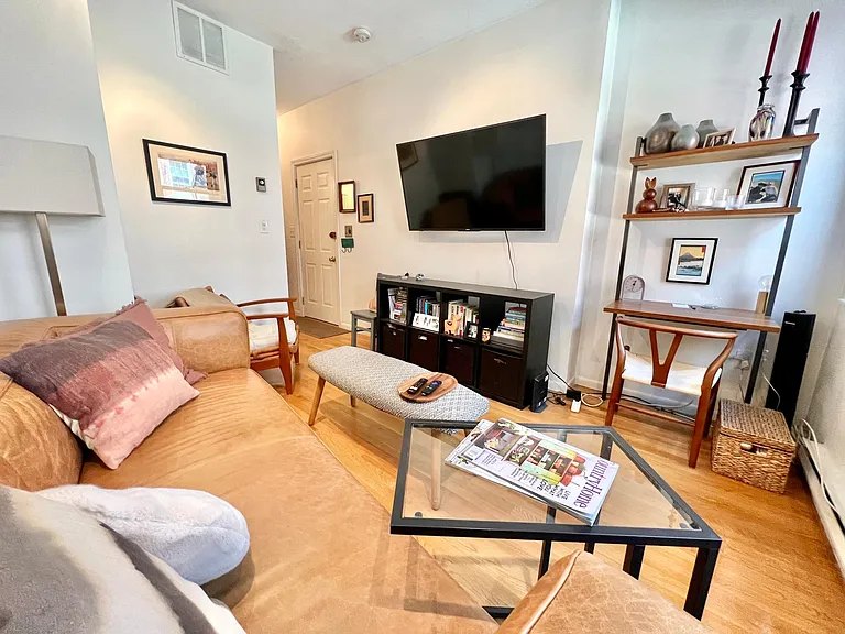 22 Cooper St #2 — Photo 2