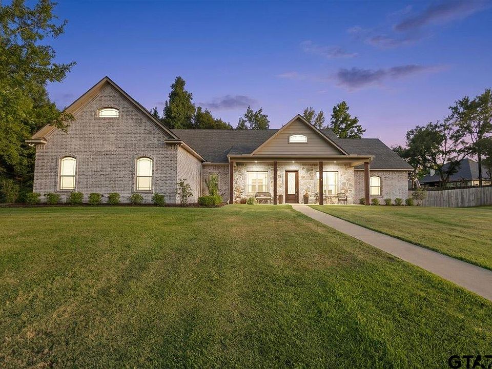 1st image of 565 Oak Grove Way