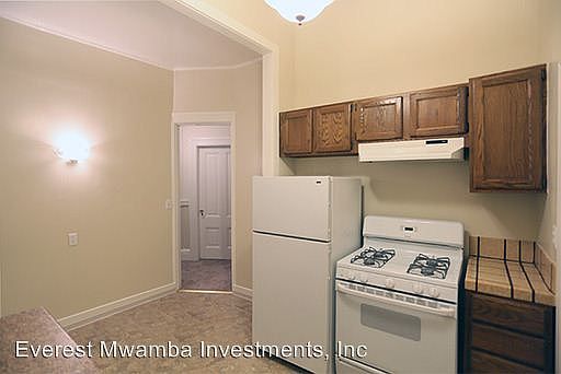 2nd image of 1739B Broadway