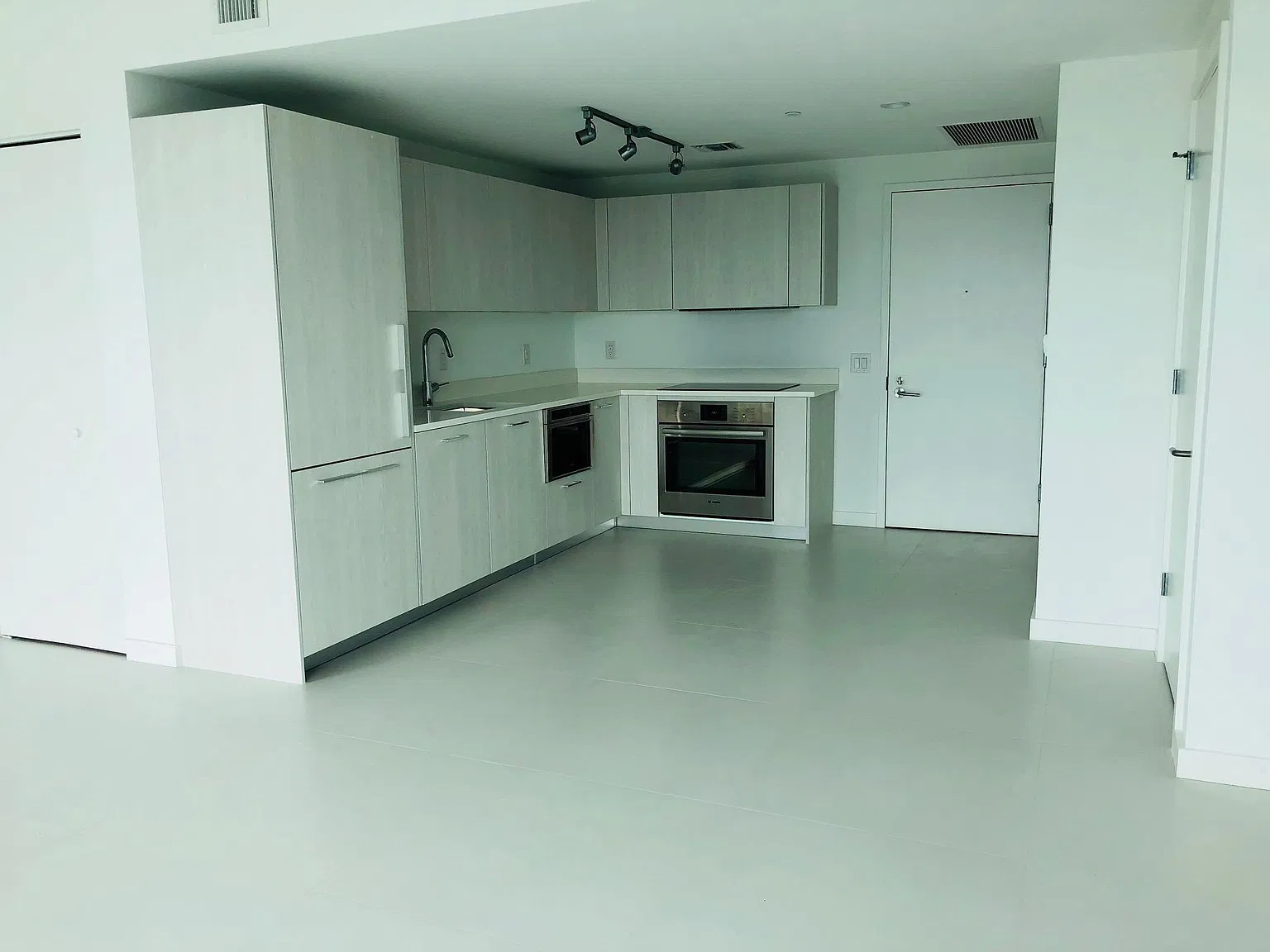 2 bed, 1148 sqft, $3,800 — Photo 2