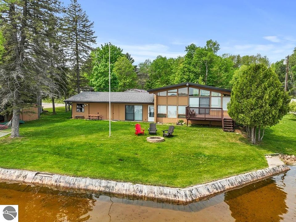 1st image of 375 S Lake Dr