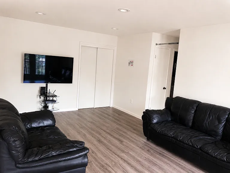 410 Green Hollow Dr — Photo 6