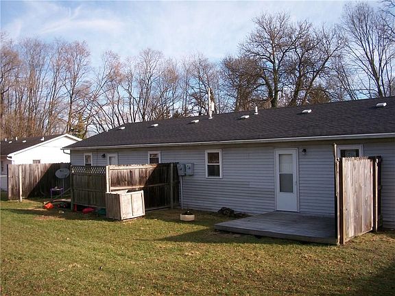5th image of 146 Dewey Ave #148