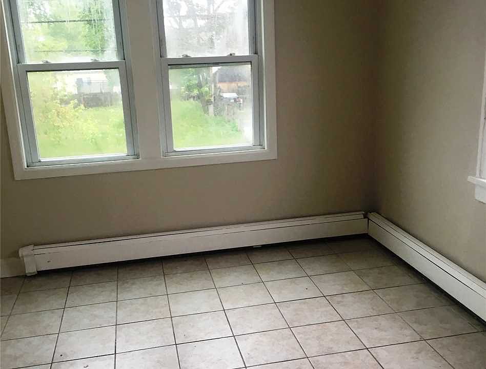 1st image of 286 Yale St