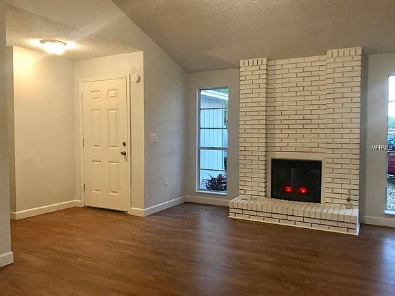 3rd image of 302 Corona Del Mar St