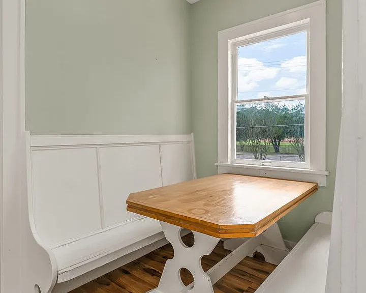 561 Forest Ave — Photo 9