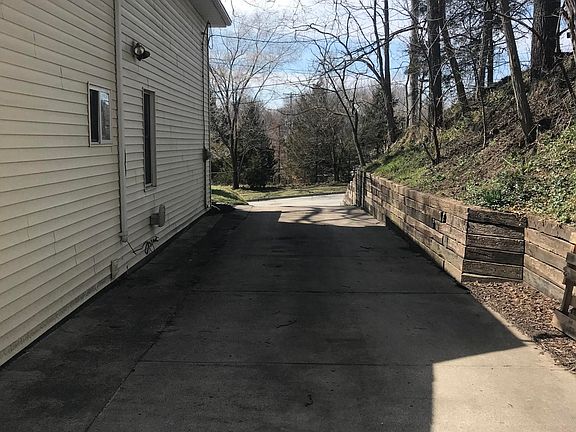 3rd image of 428 Baldie St