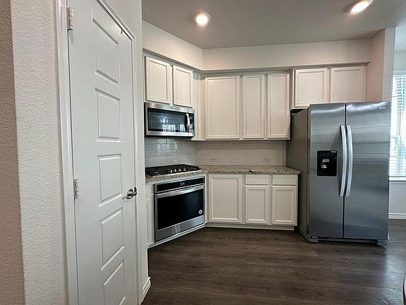 4th image of 2408 Klamath Dr