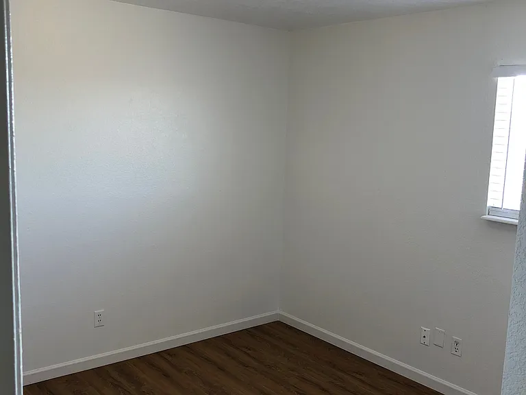 Updated & Move-in Ready 2 Bedroom End Unit in Rio Rancho — Photo 8