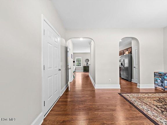 5th image of 319 Savannah Garden Drive