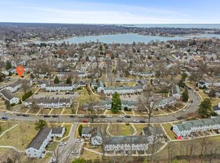 208 Sylvan Knoll Rd, Stamford, CT 06902