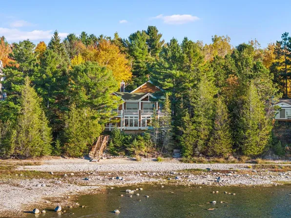 4903 Lake Shore Dr, Charlevoix, MI 49720