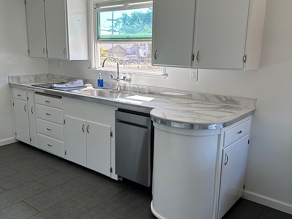 3rd image of 403 California St