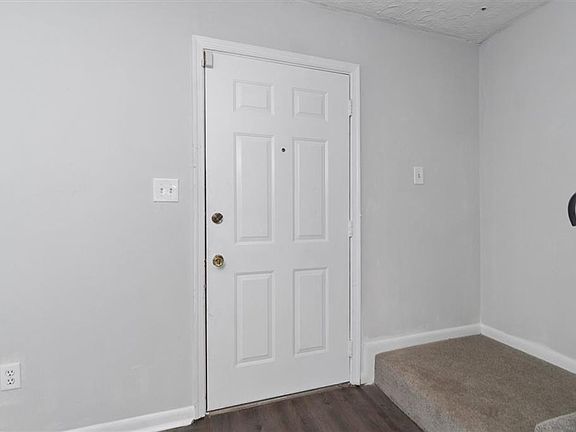 5th image of 128 Bristol Ave