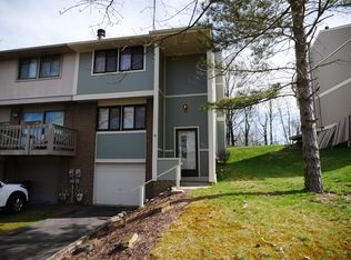 110 Rampart Ct, New Kensington, PA 15068