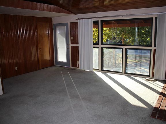 2nd image of 2826 Cuervo Dr NE
