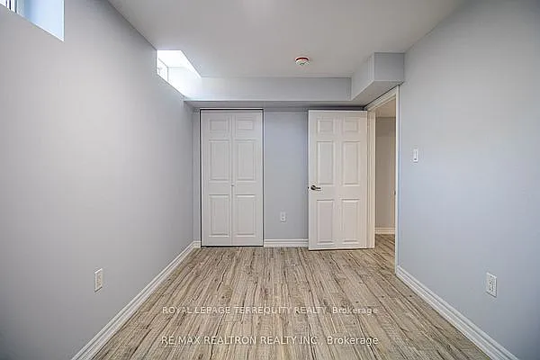 32 Crombie St #BASEMENT — Photo 11