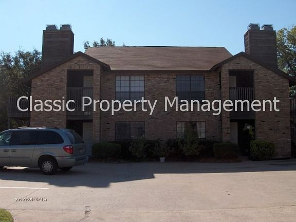 5th image of 406 E Denton Dr