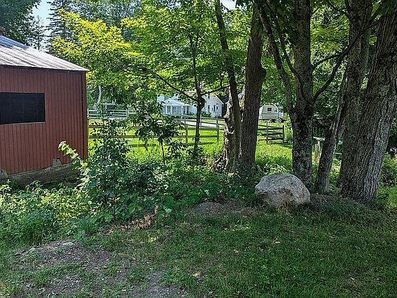 Fenced in 2 acres for horses