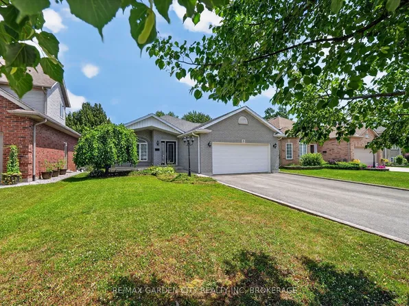 5 Green Pointe Dr, Welland, ON L3C 6Y2