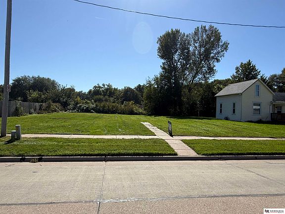5th image of 2415 Nebraska St