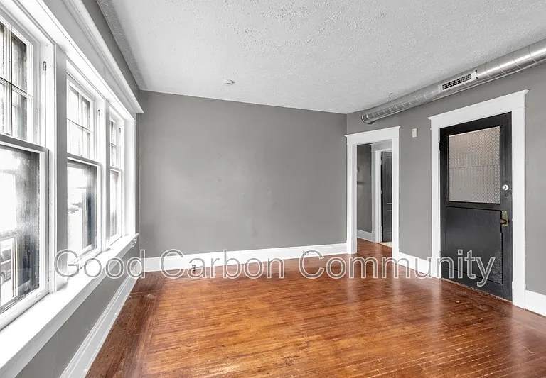 81 Saranac Ave #UPPER — Photo 8