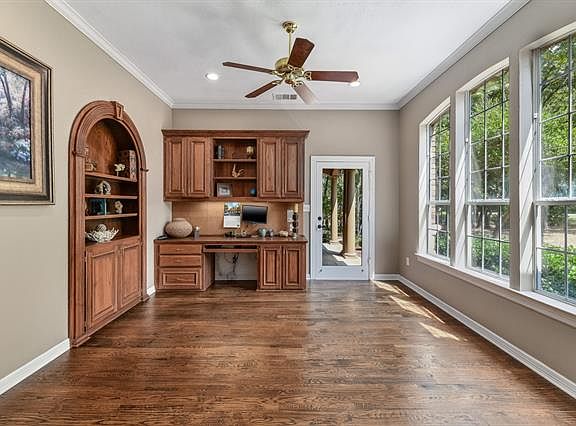 5th image of 7901 Tudor Ln