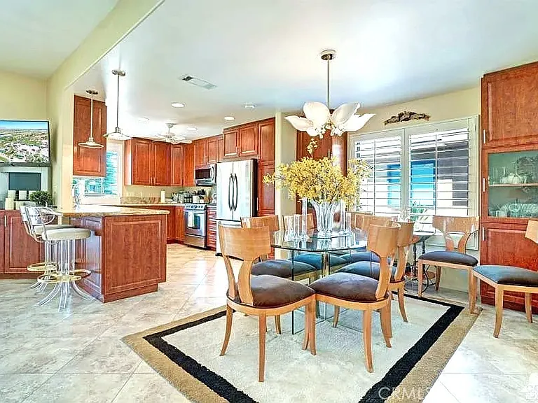 8 Cadiz Dr — Photo 4