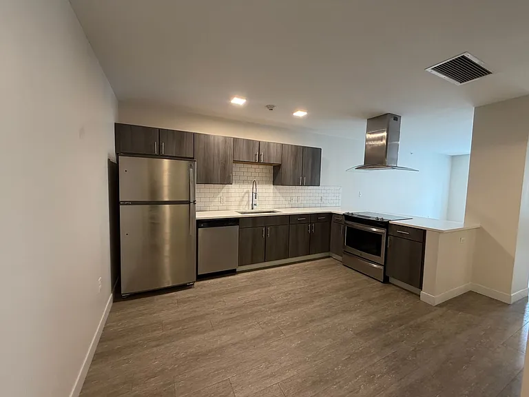 65 W Broad St — Photo 25