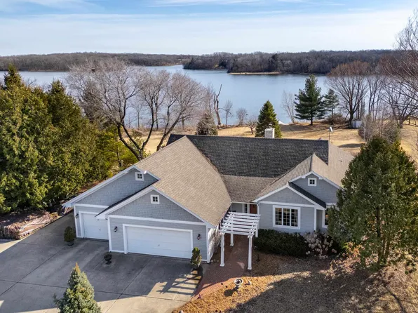 309 Craig Rd, Edgerton, WI 53534