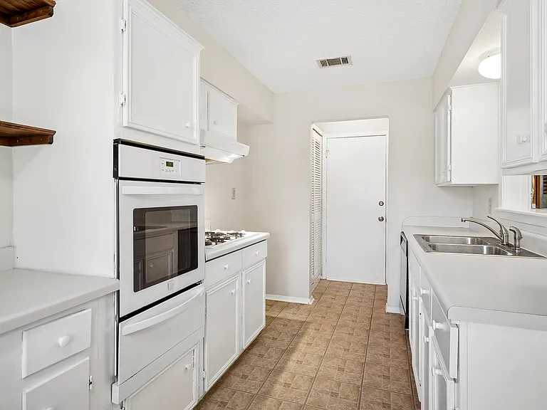 Kitchen with plenty of cabinets & countertop space
