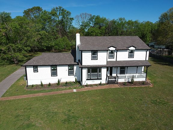3rd image of 1710 Hickory Trace Dr