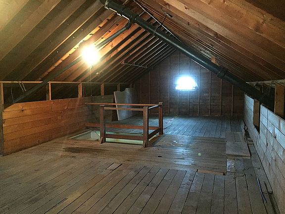 Spacious attic/staircase
