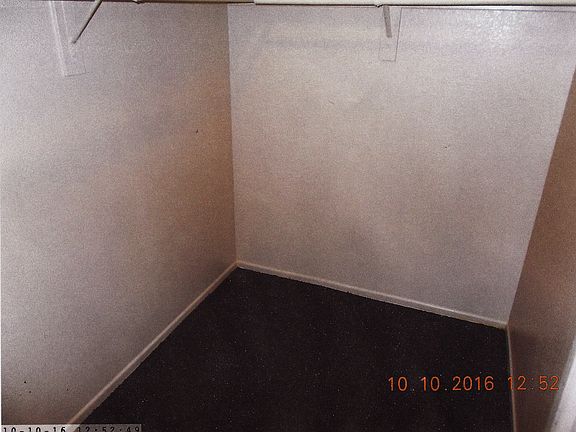 2 Large Walk-In Closets !
