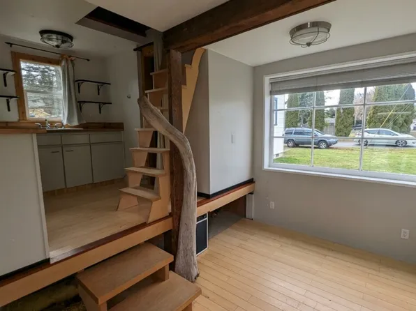 112 N 4th St #2, La Conner, WA 98257