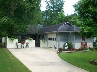 132 Red Bird Ln, Hampstead, NC 28443